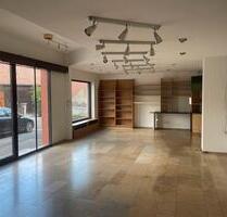 Helle Gewerbeimmobilie, Laden, Büro, Lager - Kirchheim