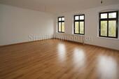 Foto - Großes Wohnzimmer....Laminat....Bad mit Fenster