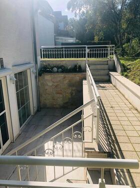 Foto - Moderne 3-Zimmer Souterrain-Wohnung mit eigener Terrasse & Garten