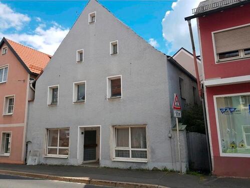 Foto - Zweifamilienhaus - 65.000,00&nbsp;EUR Kaufpreis, ca.&nbsp; 300,00&nbsp;m&sup2;