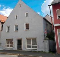 Zweifamilienhaus - 65.000,00&nbsp;EUR Kaufpreis, ca.&nbsp; 300,00&nbsp;m&sup2; in Pressath (PLZ: 92690)