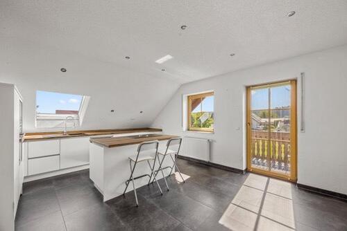 Foto - Moderne 4-Zimmer Mietwohnung m. Einbauküche, Schwedenofen, Balkon