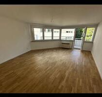 Sanierte großräumige 1 Zimmer Wohnung in Stuttgart Mitte Sanierte großräumige 1 Zimmer Wohnung in Stuttgart Mitte