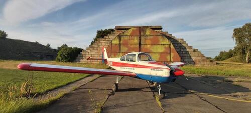 Foto - Flugzeugstellplatz Berlin-Nähe: Hangar im Militär-Shelter am EDAV