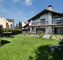 EF in Plattling mit Nebengebäude und Garage