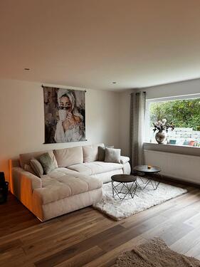 Foto - Moderne 3,5-Zimmer-Erdgeschosswohnung (93 m²) mit Garten & 2 Stel