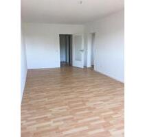 Helle 2,5 Zimmer Wohnung mit großem Balkon ab sofort - Hanau Kesselstadt