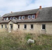 Großes Grundstück mit 2 san.-bedürftigen Häusern in Rubenow - Lubmin