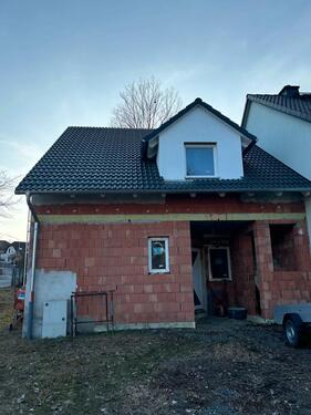 Foto - Projekthaus mit Potenzial: ihr Doppelhaushälfte- Traum im Rohbau!