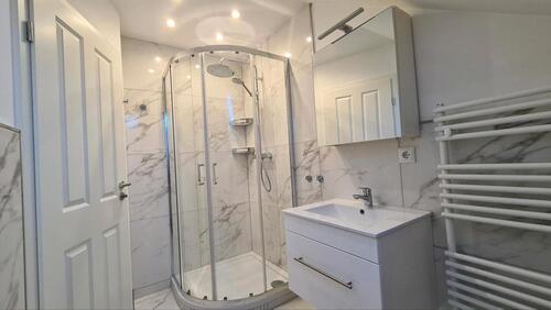 Foto - Moderne Single-Wohnung mit Einbauküche