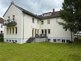 Foto - Großzügiges Haus mit 8,5 Zimmern, Garagen und Stellplatz