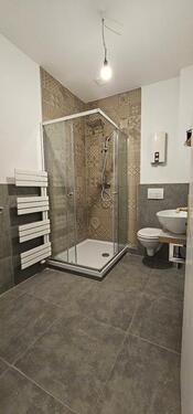 Foto - Renovierte 3 Zimmer Wohnung mit 1-2 Stellplätzen (62 m² & 81 m²)