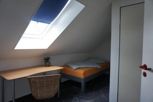 Foto - 1-(2) Raum Wohnung, Warmmiete 290 Euro!