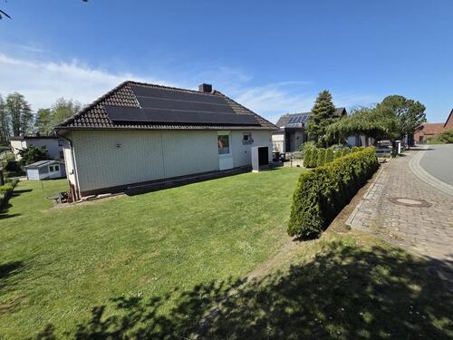 Foto - Ruhiges Wohnen in Top-Lage, modernisierter Bungalow mit Pool