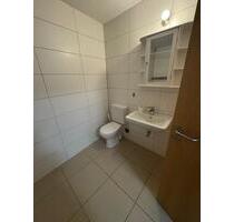 3 Zimmer Wohnung mit Garten, Einbauküche, neuem Bad & Parkplatz - Bettenfeld