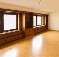Zentrale 120 m² Wohnung mitten in Elsfleth, stark renovierungsbedürftig