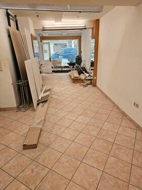 Foto - Laden mit Wohnung - 2.100,00&nbsp;EUR Kaltmiete, ca.&nbsp; 70,00&nbsp;m&sup2;