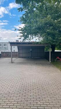 Foto - Überdachter Stellplatz mit E-Ladestation
