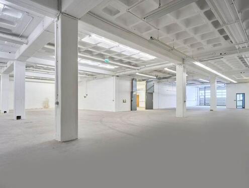 Foto - Renovierte Halle in Saarbrücken, Büroanteil, Rolltor ab 2 EURm²!*