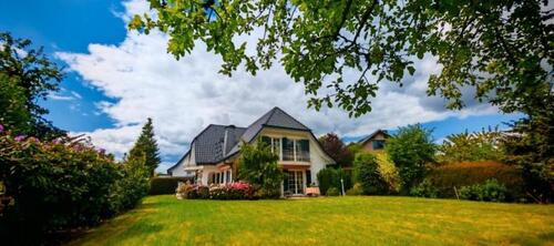 Foto - Wunderschönes Haus in Bestlage - 1.650.000,00&nbsp;EUR Kaufpreis, ca.&nbsp; 245,09&nbsp;m&sup2;