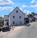 Foto - Mehrfamilienhaus mit 4 Wohneinheiten und 2 Garagen