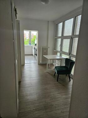 Foto - Möbiliertes WG Zimmer mit eigenem Balkonzugang