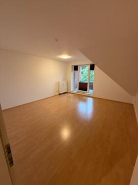 Foto - Helle 3-Zimmer-Dachgeschosswohnung mit Balkon und EBK