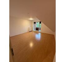 Helle 3-Zimmer-Dachgeschosswohnung mit Balkon und EBK - Schwanewede