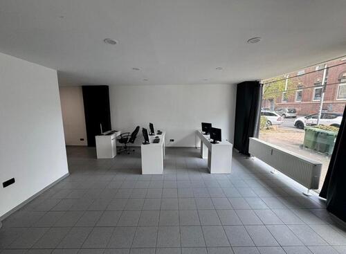 Foto - Saniertes Ladenlokal mit großer Straßenfront in Sterkrade Mitte