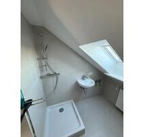 Kernsanierte 2 Zimmer DG-Wohnung mit Garage, Stellplatz & Keller - Wathlingen