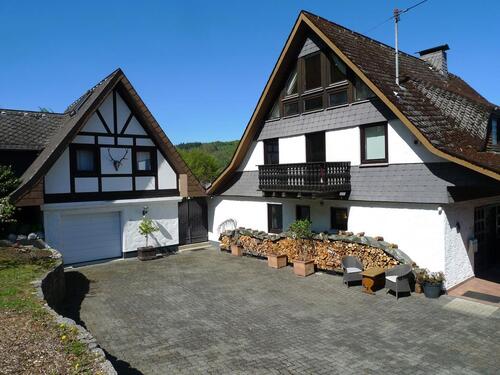 Foto - Zwei Häuser mit traumhaftem Garten