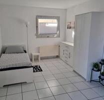 Möblierte, geräumige und gepflegte Pendler-Wohnung mit Terrasse - Bad Rappenau