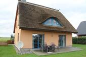 Foto - Hübsches Reetdach-Ferienhaus mit Ostseeblick