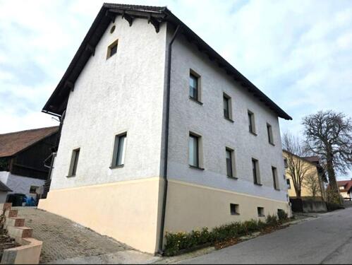 Foto - Großes Haus mit drei Wohneinheiten in ruhiger Lage