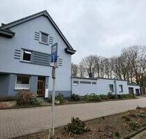 Charmantes Generationenhaus – 3 Wohneinheiten, 5 Garagen, Garten - Mönchengladbach Süd