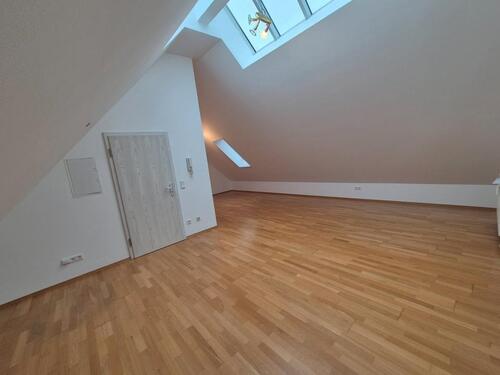 Foto - 1 Zimmer Dachgeschoßwohnung zur Miete in Langquaid
