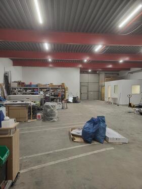 Foto - 300 qm Halle mit 2 Einfahrtstoren in Mönchengladbach