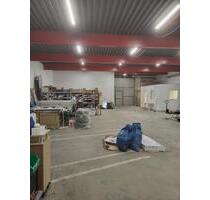 300 qm Halle mit 2 Einfahrtstoren in Mönchengladbach