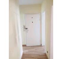 2 Zimmer Wohnung. Küche Diele Bad Balkon - Köln Kalk