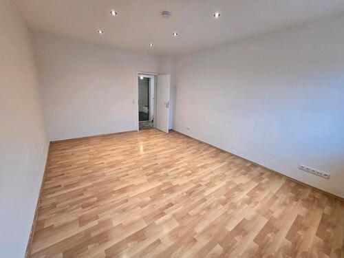 Foto - Sanierte 3-Zimmer-Wohnung mit Balkon, neuen Fenstern & elektrisch