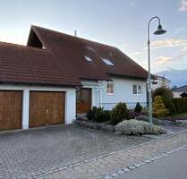 Schöne 5,5 Wohnung mit EBK mit Garage und Garten - Unterschneidheim