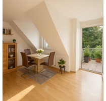 Möblierte 2-Zi-DG-Wohnung mit Terasse & Parkblick in Eislingen - Eislingen (Fils)