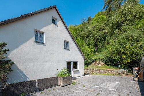 Foto - Vielseitiges Mehrfamilienhaus: Großzügiges Raumangebot mit Potent