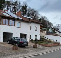 Zweifamilienhaus in ruhiger Lage mit 2 Garagen und 1552 m² Grunds - Fischbach Harztalerhof