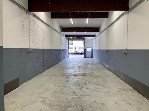 Foto - Halle, Werkstatt,KFZ-Werkstatt, Autohandel, Reifenservice, PKW