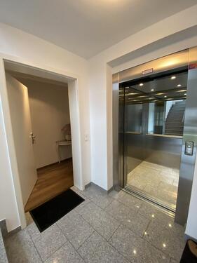 Foto - Bergisch Gladbach-Refrath: Möblierte, neuwertige Wohnung mit Aufzug und TG-Stellplatz!