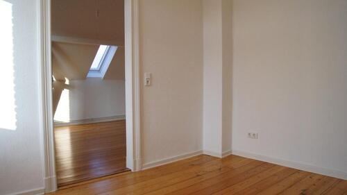 Foto - Helle und sehr gemütliche 4 Zimmer DG-Wohnung in der Schubystraße