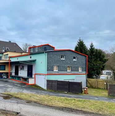 Foto - Gewerbe-Lagerfläche mit Lastenzug & Rampe in Altenkirchen