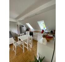Schöne Dachgeschoßwohnung mit Loggia und Einbauküche - Iserlohn