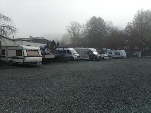 Foto - Stellplatz, Parkplatz - PKW Wohnmobil Wohnwagen Boot Anhänger
